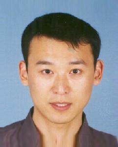 杨  健